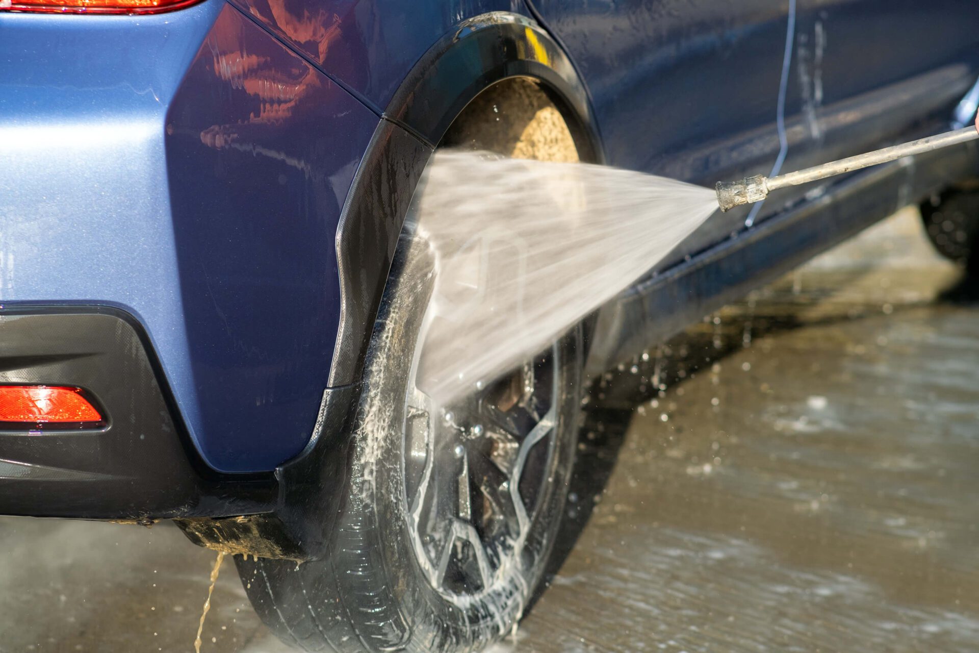 Lavar carro com mangueira