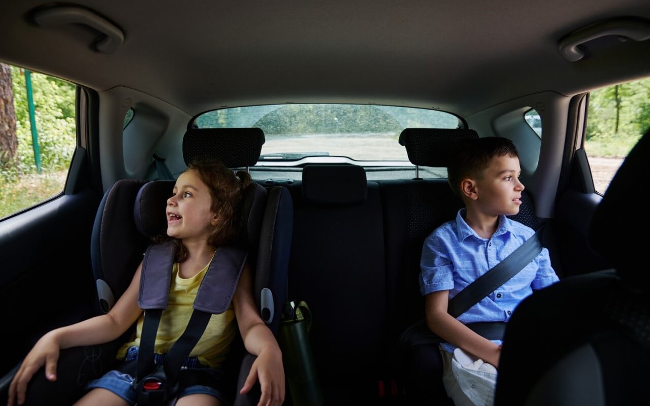 viajar com crianças no carro