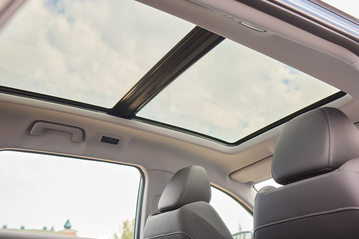 Carros com teto panorâmico: 12 modelos para conhecer