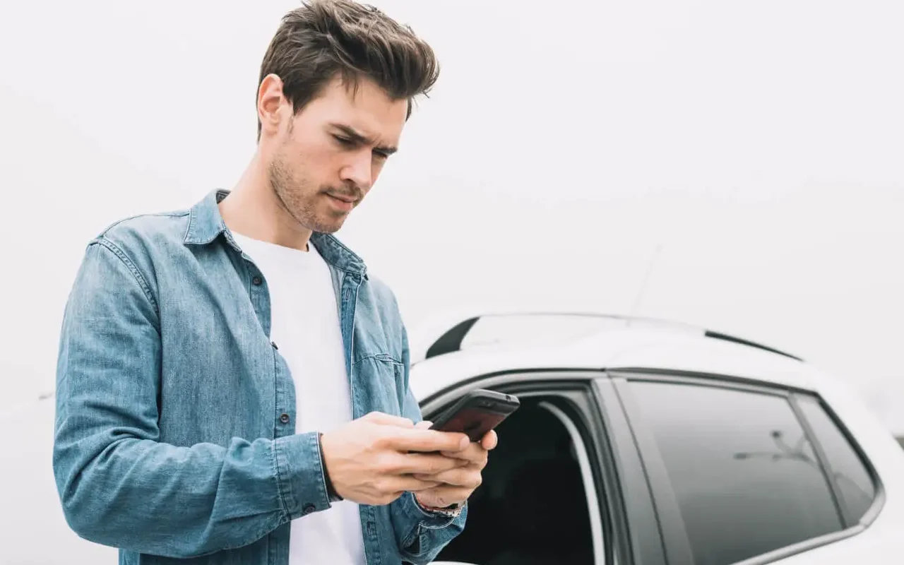 home a ver o seguro pela matricula do carro no telemóvel