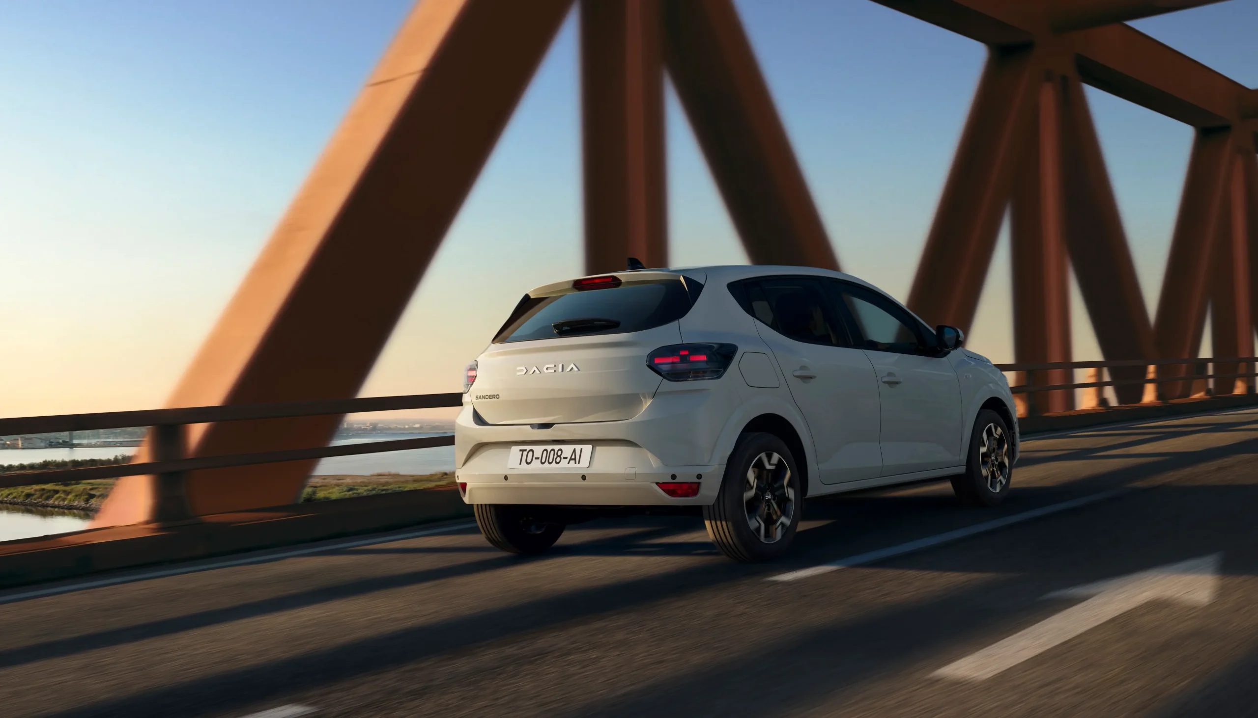 Dacia Sandero facelift visto de trás