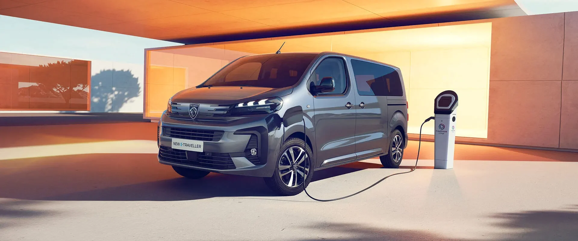 Peugeot e-traveller 100% elétrico a carregar
