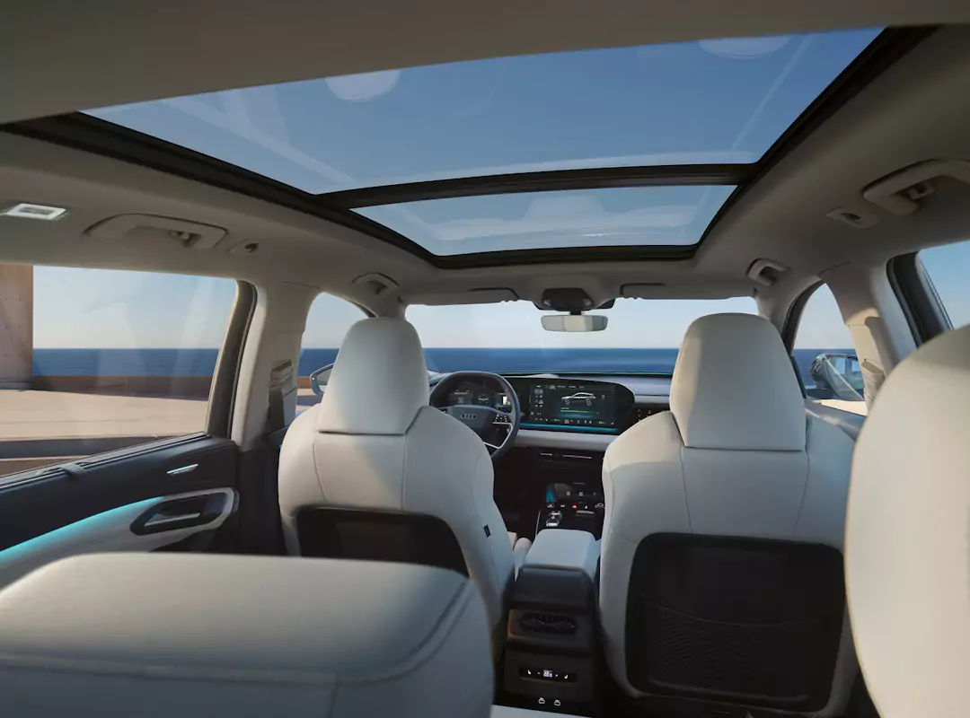 interior e teto rebatível do Audi Q6 SUV