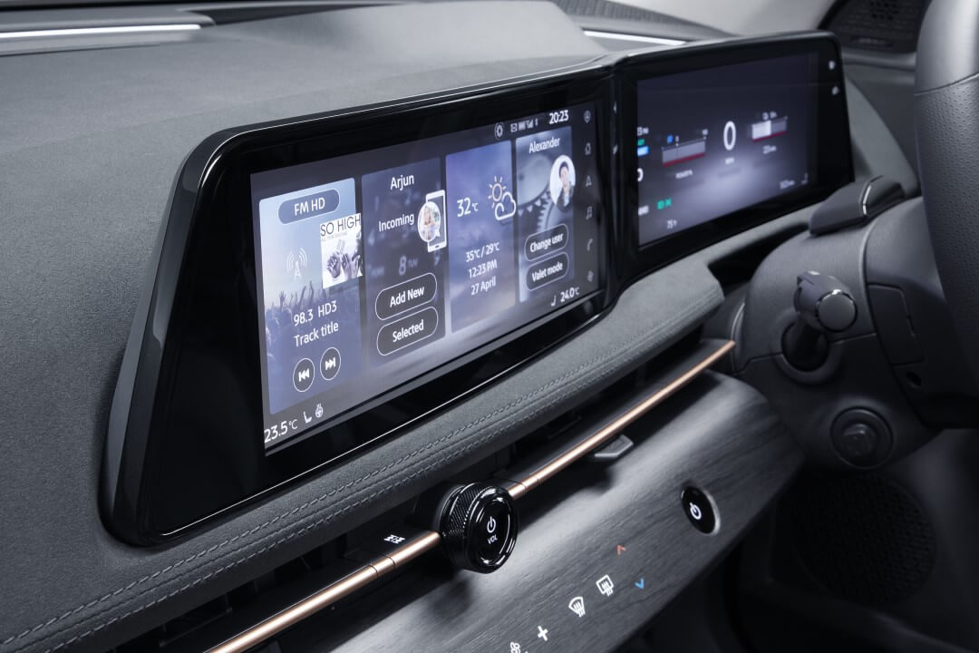 Ecrãs e cockpit do Nissan elétrico