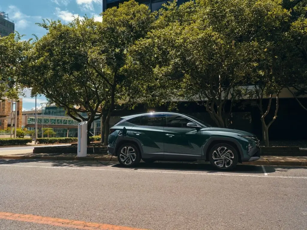 Hyundai TUCSON hybrid a carregar