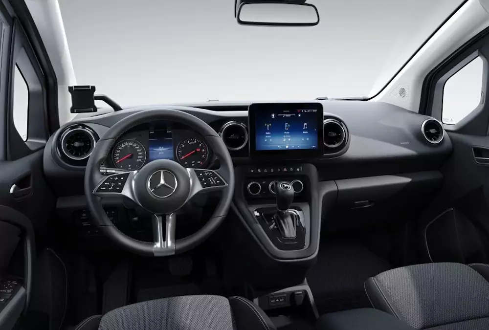 cockpit e painel digital carrinha Mercedes