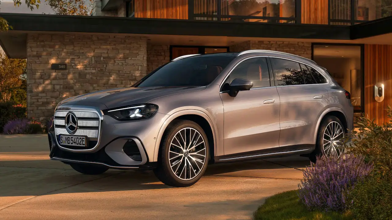 Vista exterior do Mercedes-Benz GLC 100% elétrico