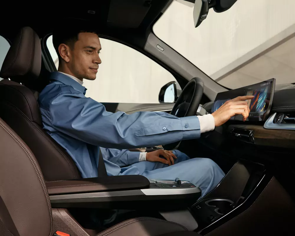 bmw curved display