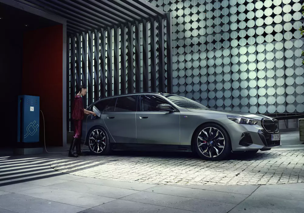 BMW i5 Touring exterior