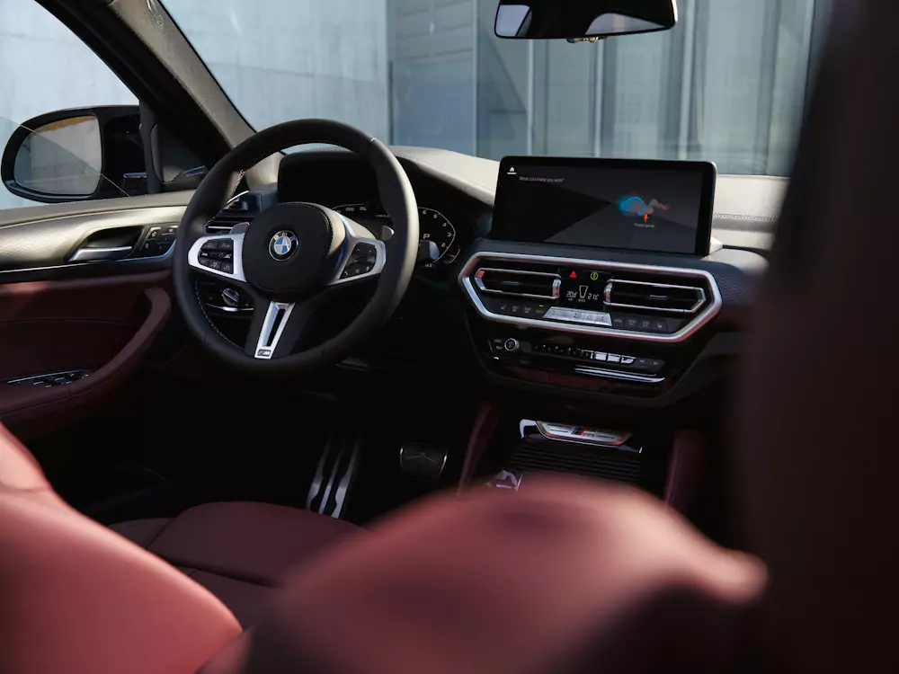 SUV BMW X4 interior: cokpit digital