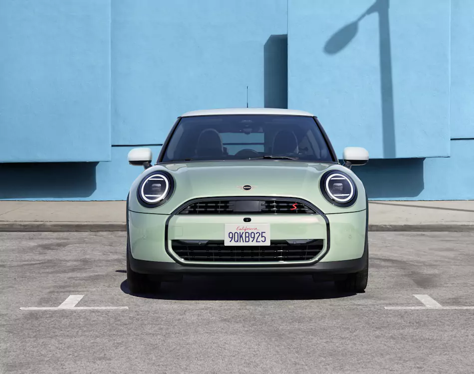 novo MINI Cooper 3 portas em verde menta