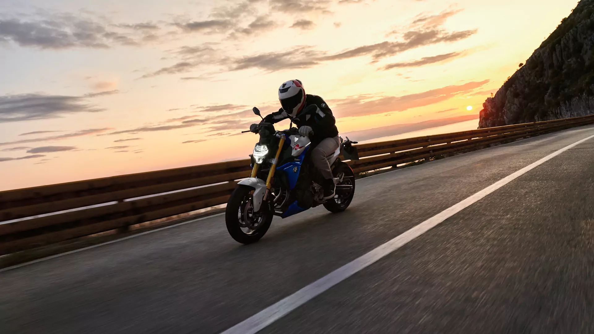 moto BMW F 900 R - gama Roadster