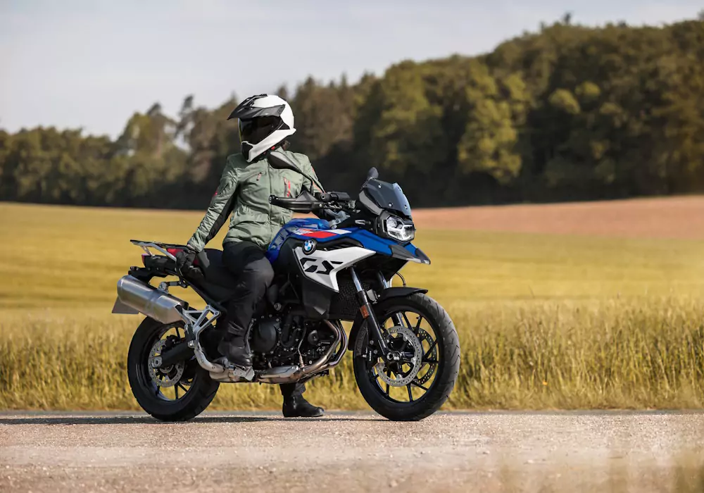 BMW F800 GS azul e branca