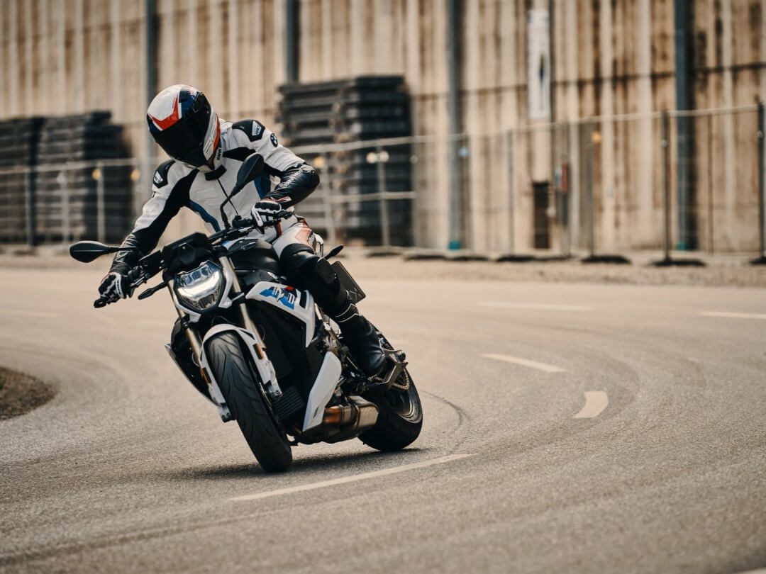 BMW S 1000 R na pista